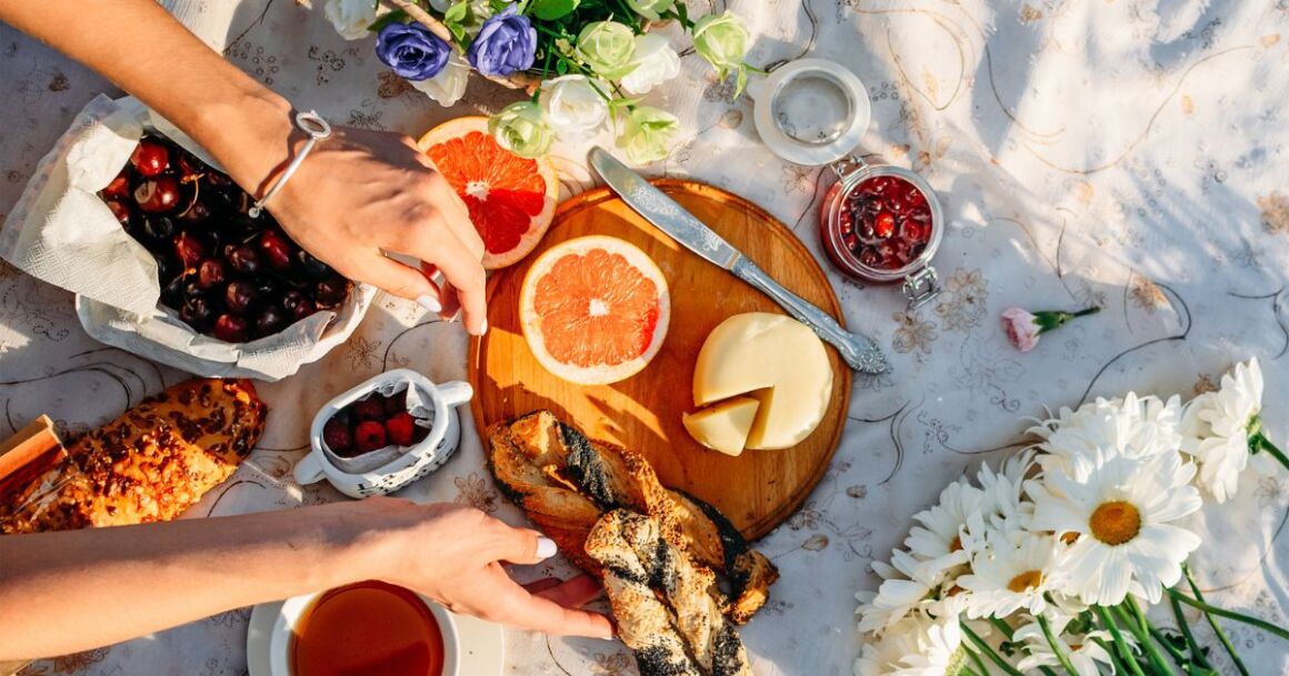 fall bucket list-have a fancy picnic