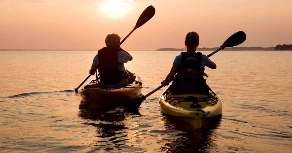 100 bucket list ideas for couples-canoeing