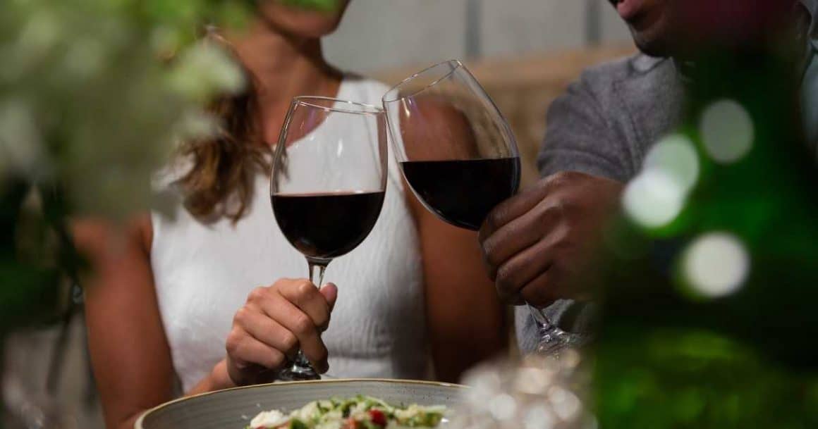 100 bucket list ideas for couples-go wine tasting!