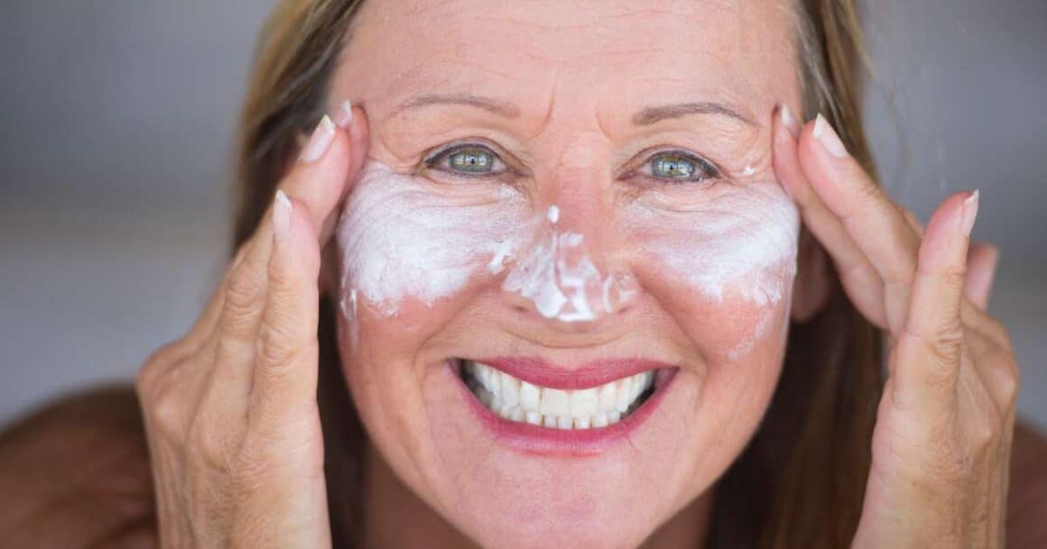 Best Moisturizers For Mature Skin Over 60 And Beyond!