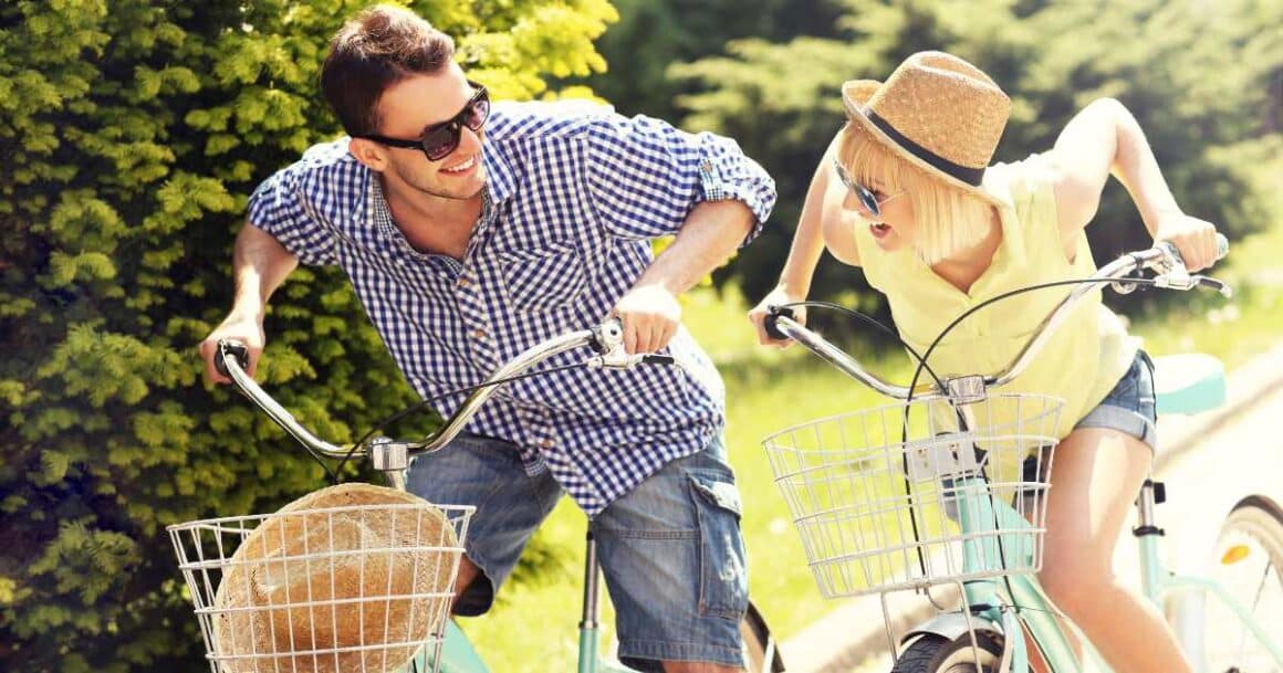 date night ideas for couples-bike riding