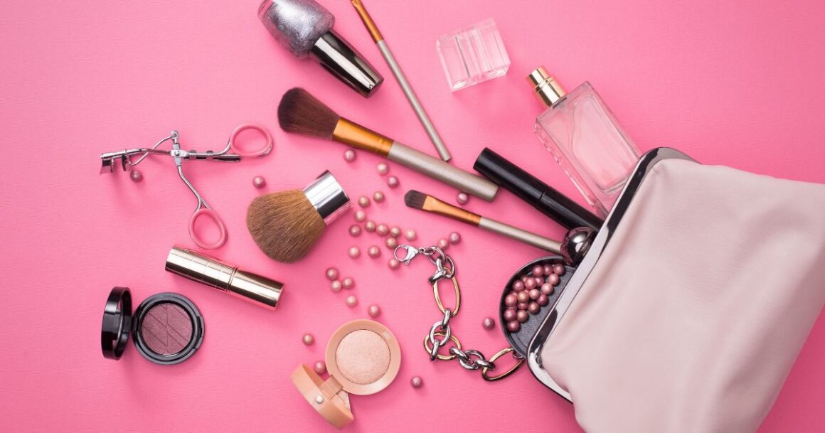 100 Things To Put In Your Purse: Your Ultimate Guide!