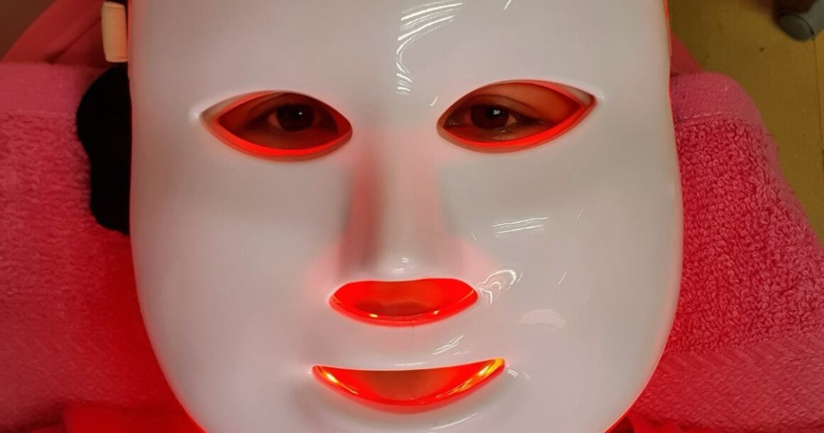 anti-aging therapy red light mask
