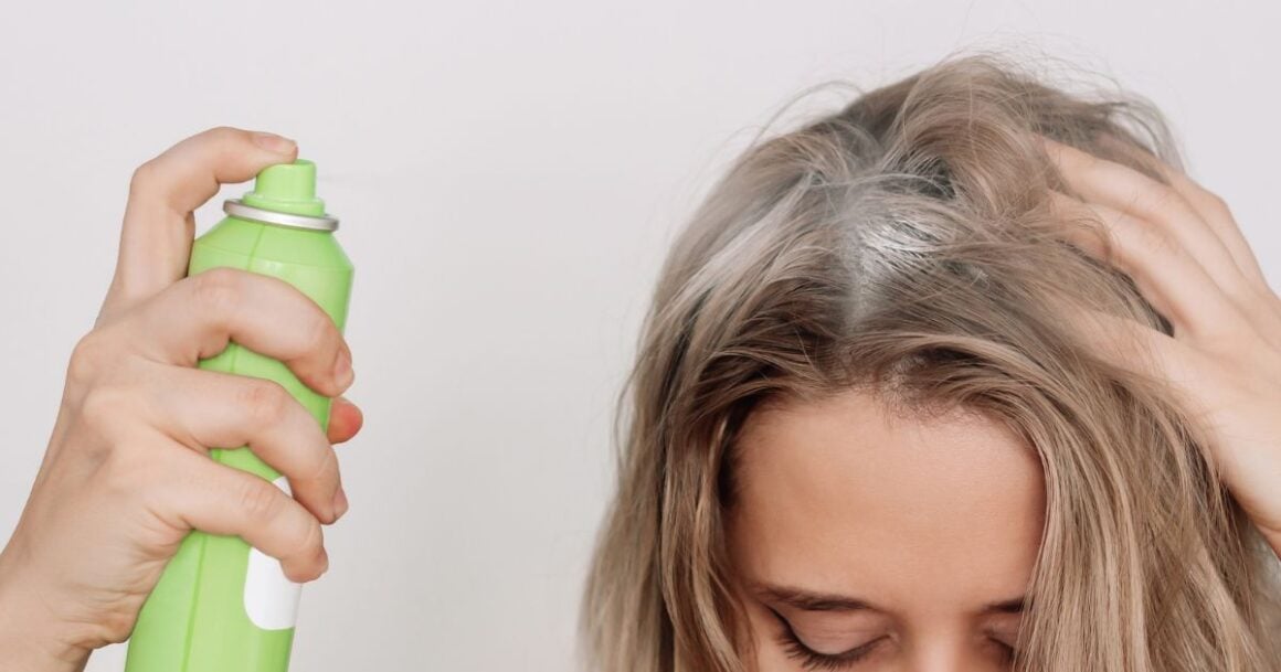 dry shampoo on greasy hair